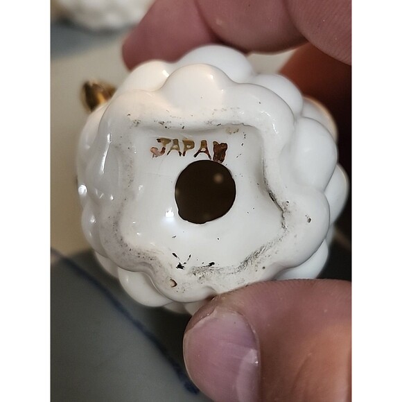 Vintage White Ceramic Grape Salt & Pepper Shakers – Gold Leaf Mid-Century - Picture 12 of 15